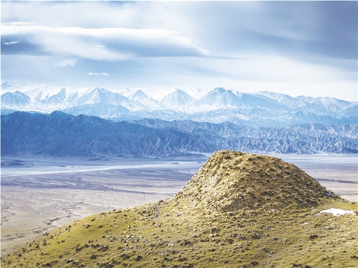 ③肃北牛圈烽燧   黄晓虎 摄