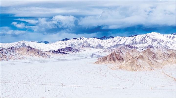     冬日哈尔腾高原 高宏善 摄