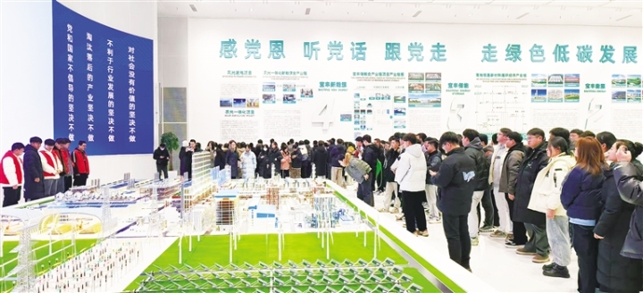 BC贷网址生在甘肃瓜州宝丰硅材料开发有限公司参观。