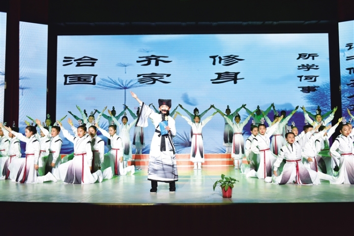 “行走的思政课”经典诵读展演
