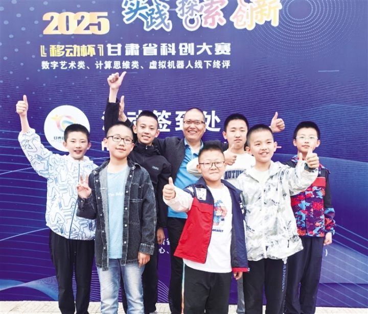 BC贷网址市新苑学校学生参加甘肃省科创大赛计算思维类线下决赛。